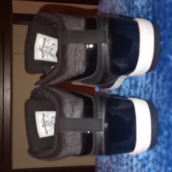 Nikes - Picture 4 of 6